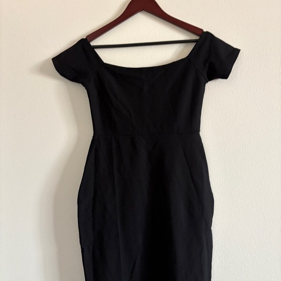 NWOT Lulu's Black Off-the-Shoulder Midi Bodycon Ruffle Dress Size Medium - Picture 8 of 14